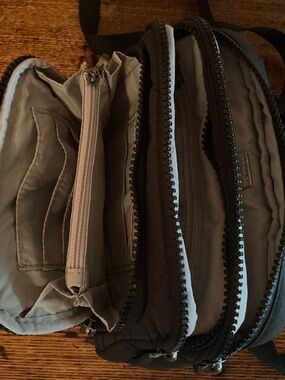 Baggallini small puffy crossbody wallet